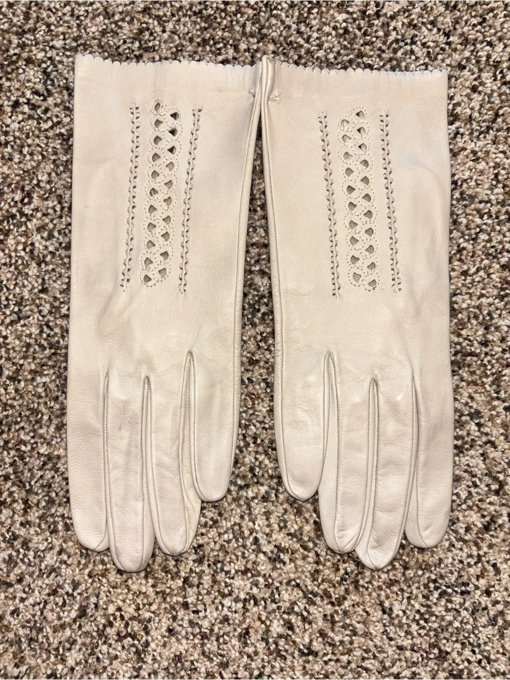 Vintage ivory leather gloves cutout detailing soft 7 1/2 never worn classic